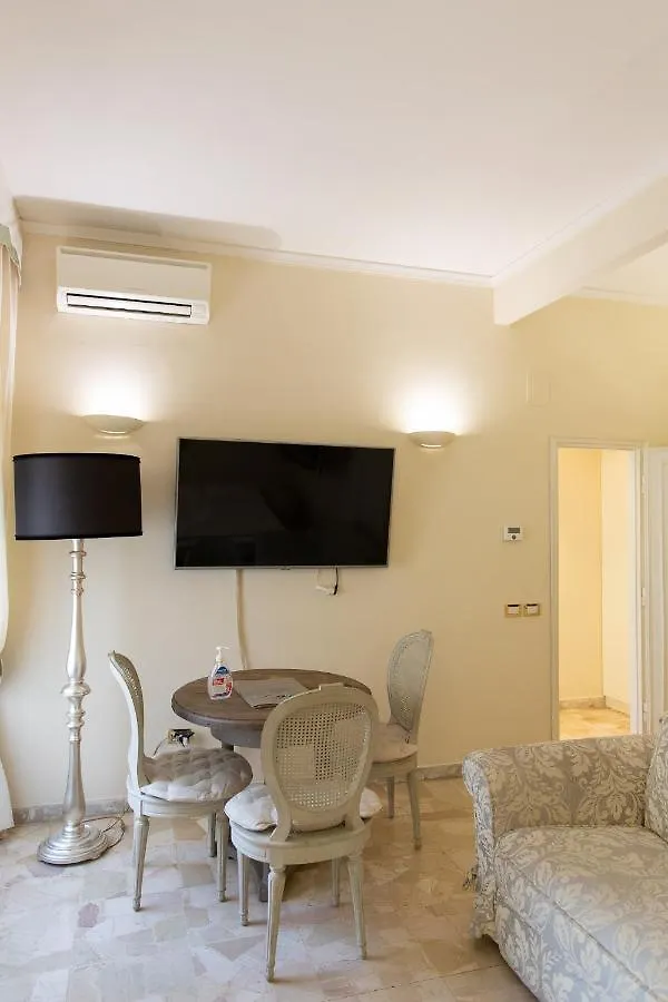 Classic 1Br Outside Ztl & 10 Min From Center Florence Apartment